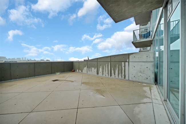Building Photo - 5925 Almeda Rd