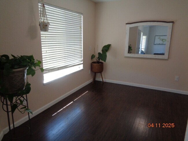 Building Photo - 3055 Paxton Ave