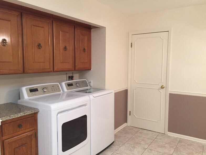 washer/dryer in unit - 104 Winston Pl