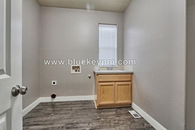 Building Photo - 4 Bed, 2.5 Bath Home in Hazel Dell with Easy Access to I-5 and Padden Pkwy