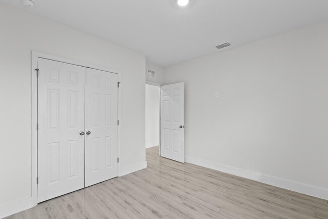 Building Photo - 6455 NW Castlebrook Ave