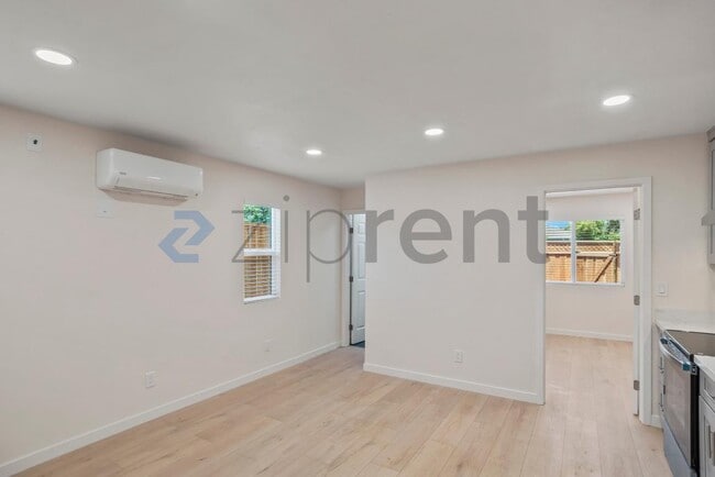 Building Photo - Unit 2