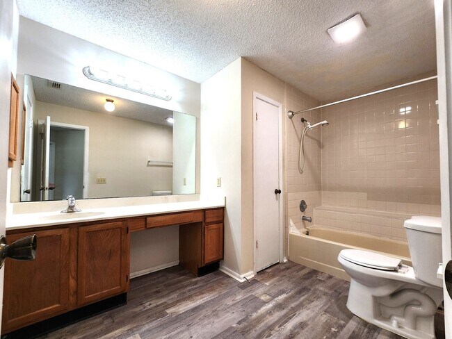 Building Photo - Open Layout; Fenced-in Yard; Quiet Neighbo...