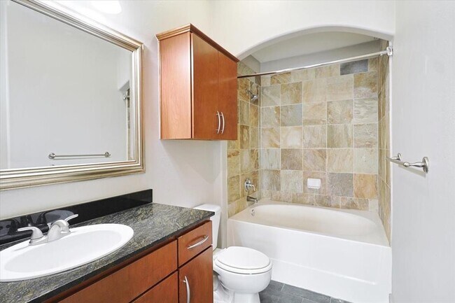 Building Photo - 1901 Post Oak Blvd