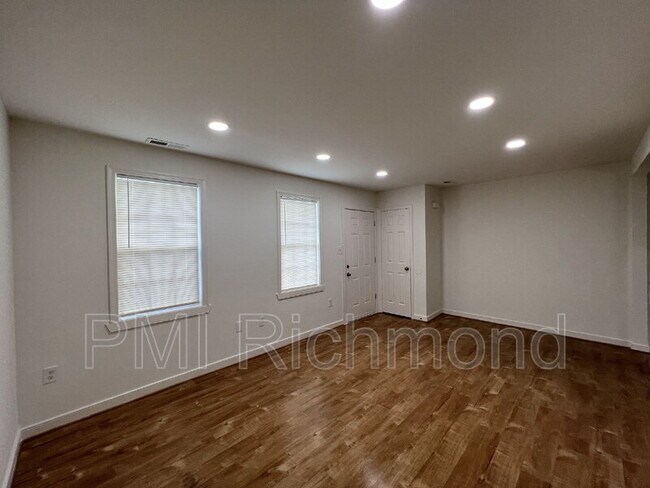 Building Photo - 307 Cedarwood Rd