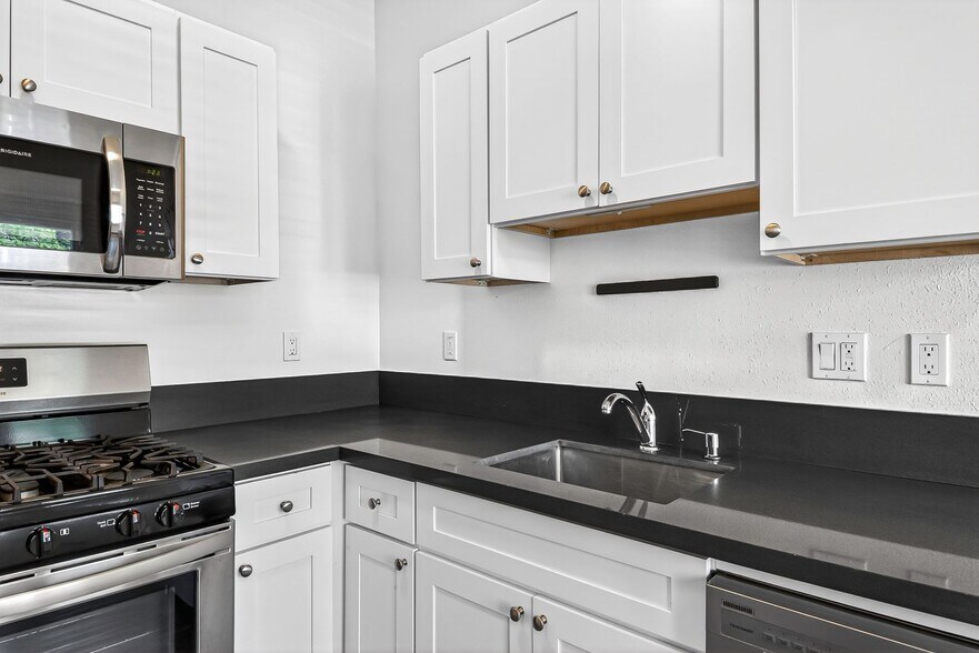 Building Photo - 1503 S Shenandoah St