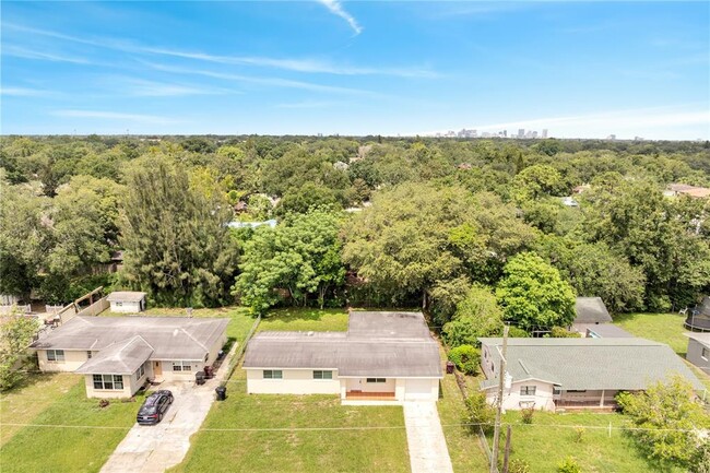 Building Photo - 1040 San Luis Dr