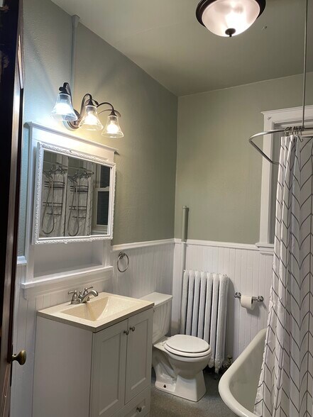 Building Photo - 317 N 4th Ave W