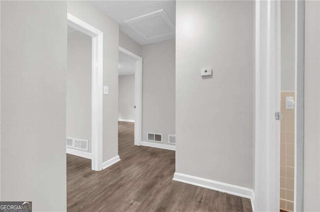 Building Photo - 2683 Rockcliff Rd SE