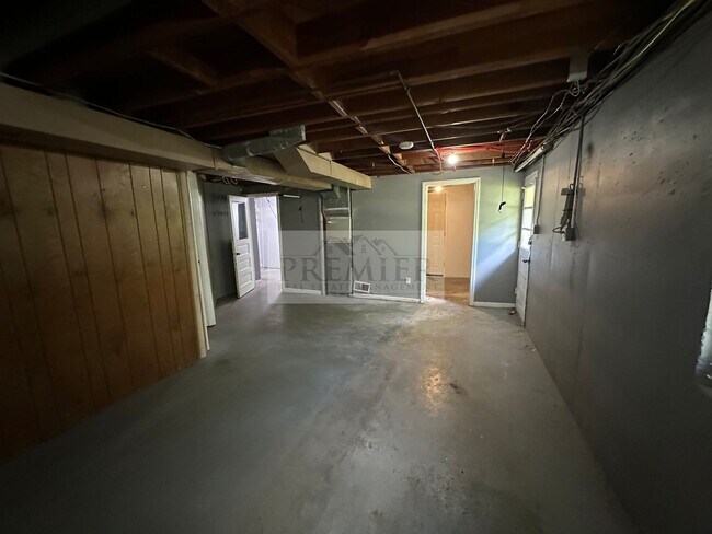 Building Photo - 5312 Hunter St