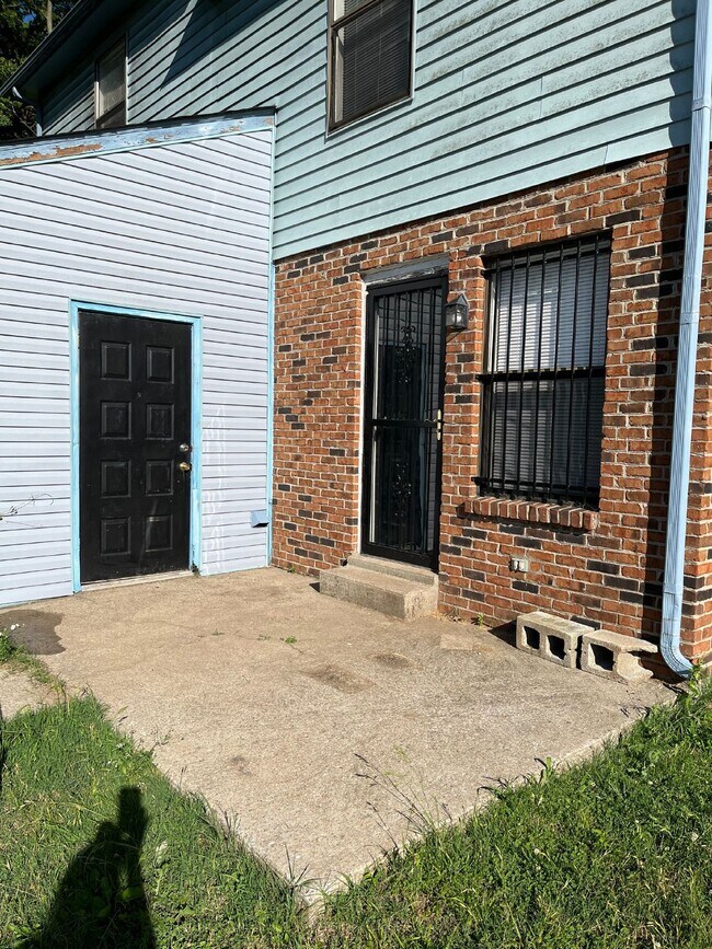 Building Photo - " 2-Bed Duplex on Delaware Street: Cozy Na...