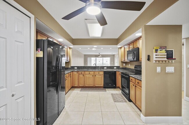 Building Photo - 551 Casa Bella Dr