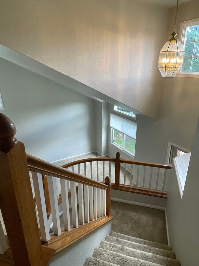 Building Photo - Beautiful Two-Story Home in Cul-de-sac