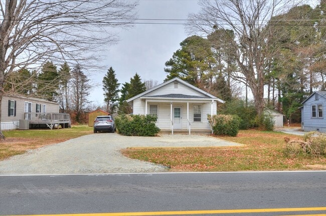 Building Photo - Updated 4-Bed House with Fenced Yard in Efland!