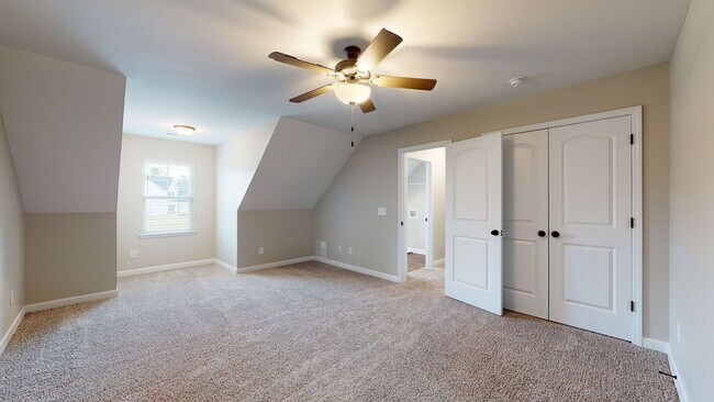 Building Photo - 215 Purple Martin Dr