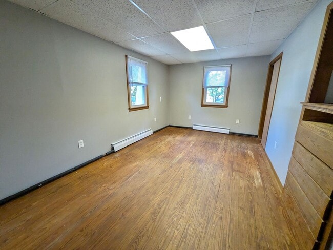 Building Photo - HUGE 3 Bed/2 Bath Home with your own private workshop + oversized garage