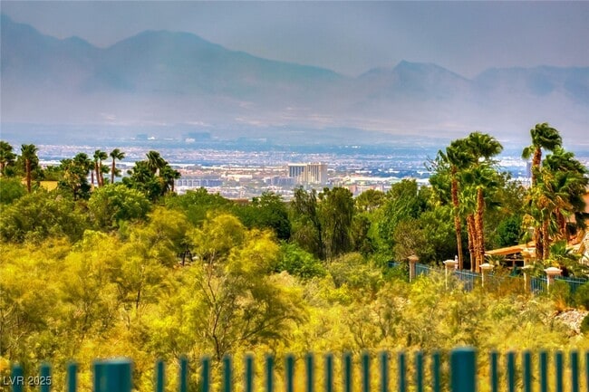 Building Photo - 1311 Panini Dr