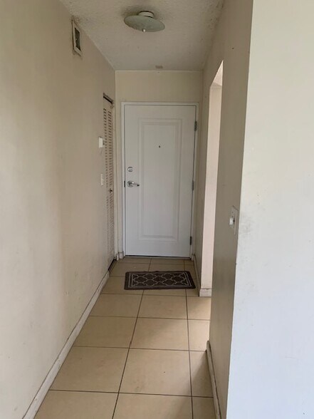 Hallway entrance - 7920 Camino Real