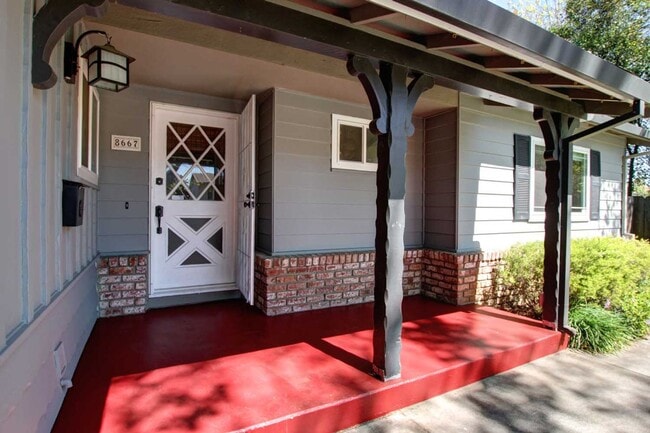 Building Photo - Adorable College Green 3 BDRM 2 BATH available early-mid January!