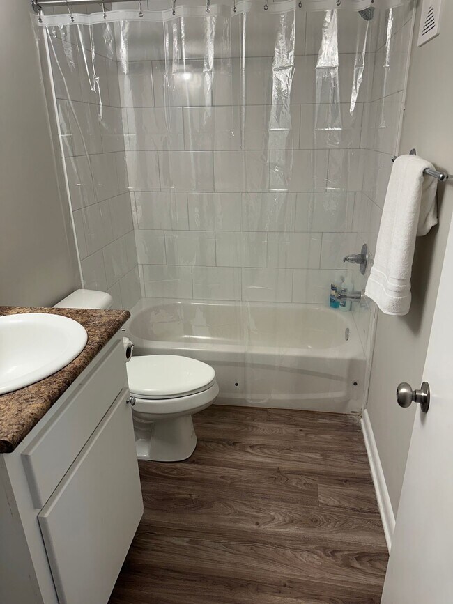 Building Photo - 433 Meadowlark Dr