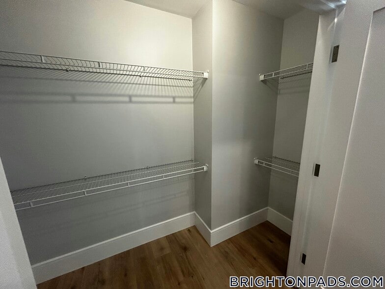Building Photo - 124 Kenrick St