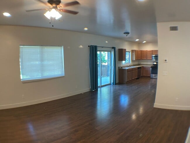 Building Photo - Spacious 3-Bedroom Home in Serene Mountain...
