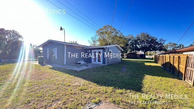 Building Photo - Cozy 2 BD/1 BA Home in Deltona!!