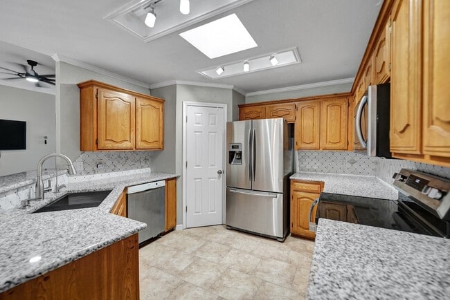 Building Photo - 8632 Duke Ave