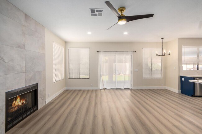 Building Photo - 1630 S Lemon