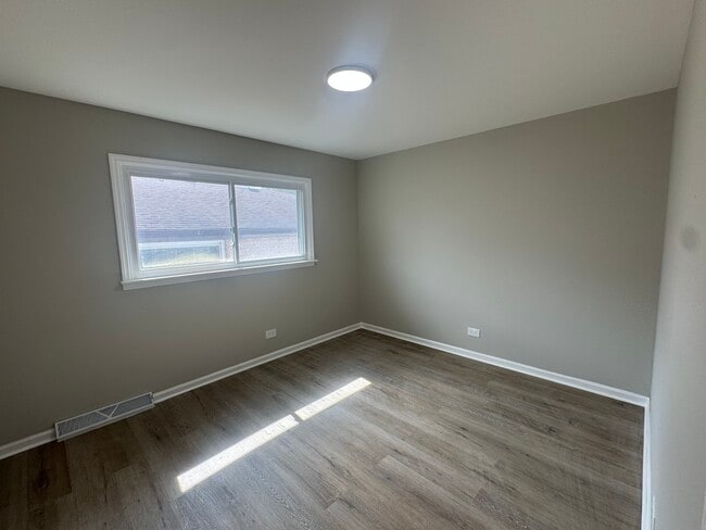 Building Photo - 14811 Minerva Ave