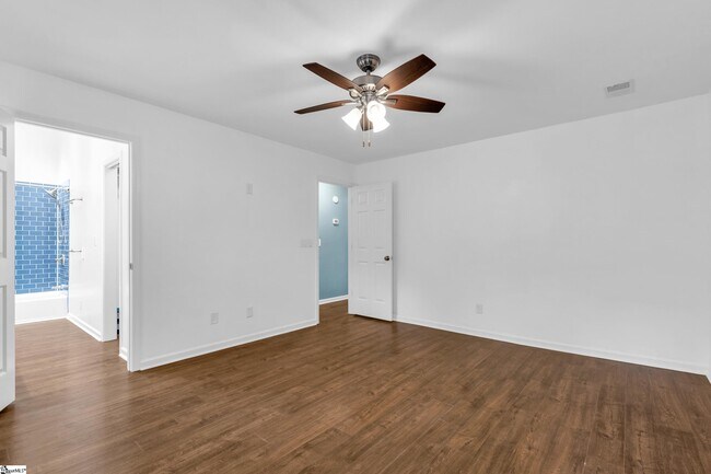 Building Photo - 125 River Way Dr