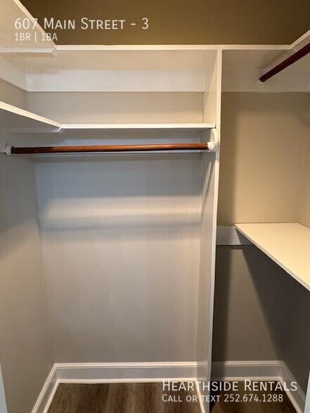 Building Photo - 607 E Main St