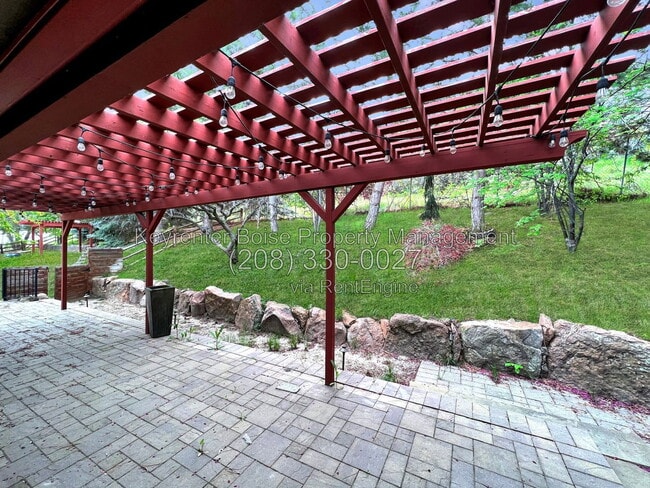 Building Photo - 5000 S Deselm Way
