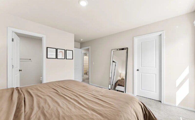 Building Photo - 4258 SE Woodford Ct