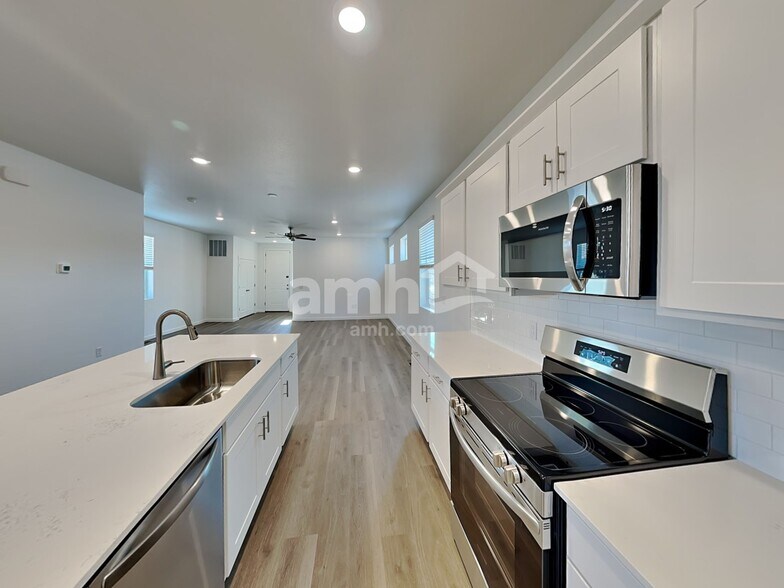 Building Photo - 26107 E Calhoun Pl