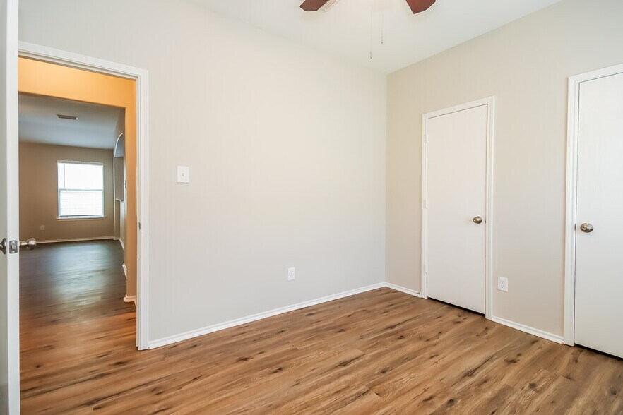 Building Photo - 302 Glencarry Trail