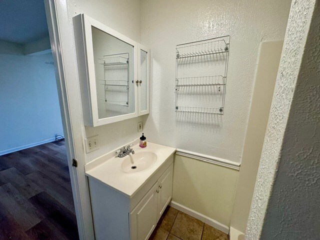 Building Photo - 352 Bonita St