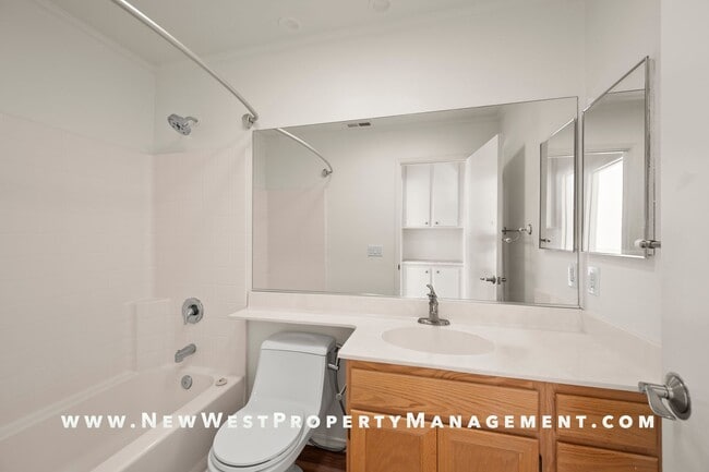 Building Photo - Exquisite North Park/University Heights Townhome, Small Pet Ok!