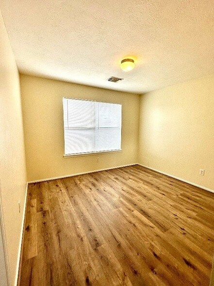 Building Photo - 1838 Strongs Ct