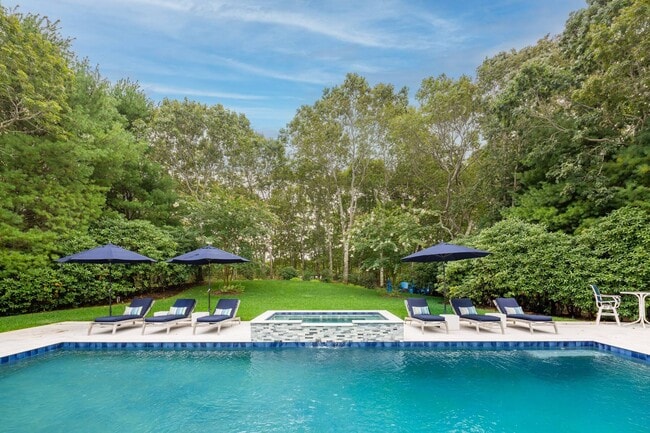 Building Photo - 48 Woodthrush Ln