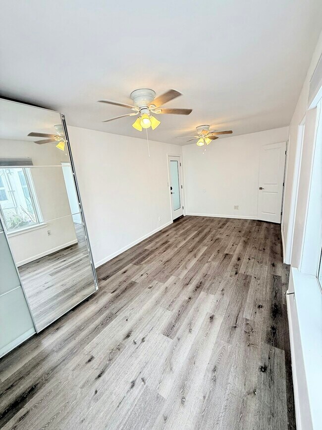 Building Photo - 732 Ventura Pl