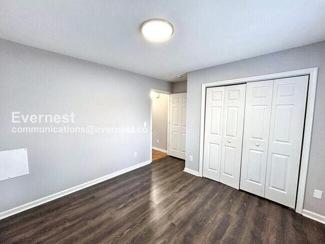 Building Photo - 1808 Lakewood Village Dr