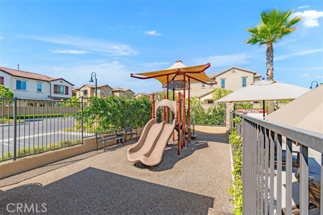 Building Photo - 217 Primrose Dr
