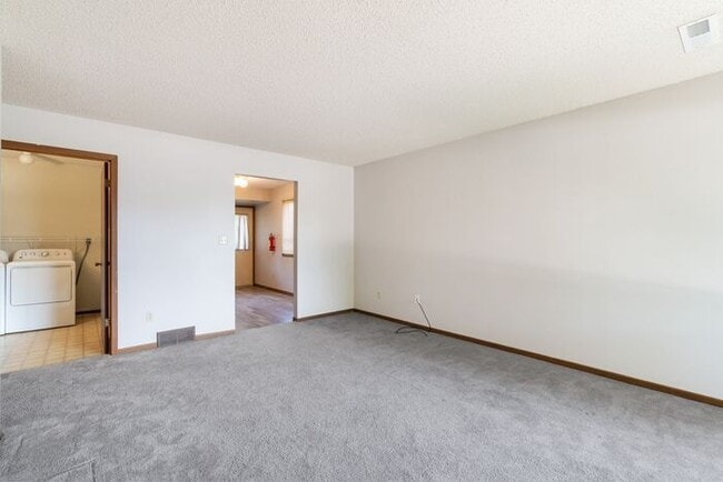 Building Photo - $1,250 | 2 Bedroom, 1.5 Bathroom Duplex | ...