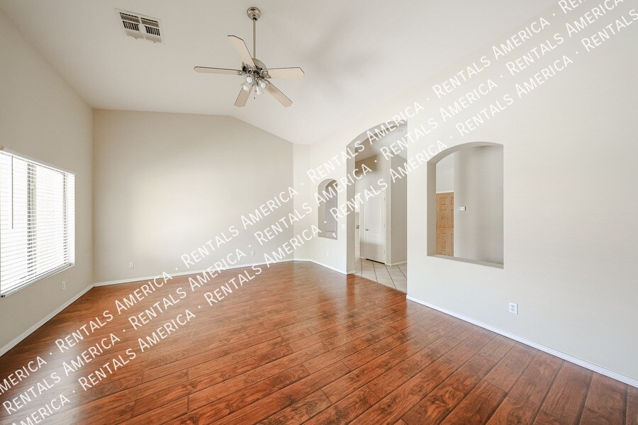 Building Photo - 1623 E Wildhorse Pl