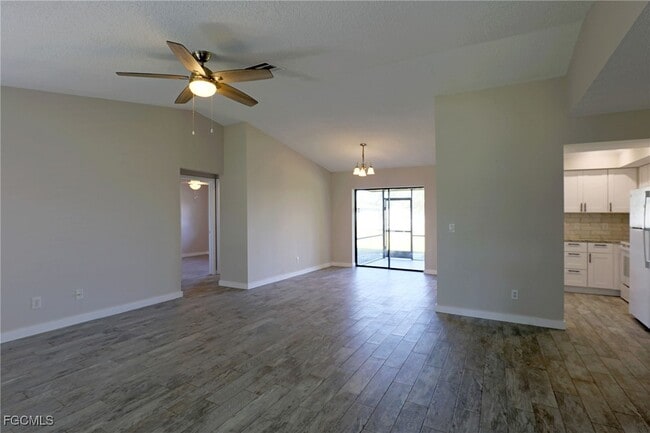 Building Photo - 629 SW Santa Barbara Pl