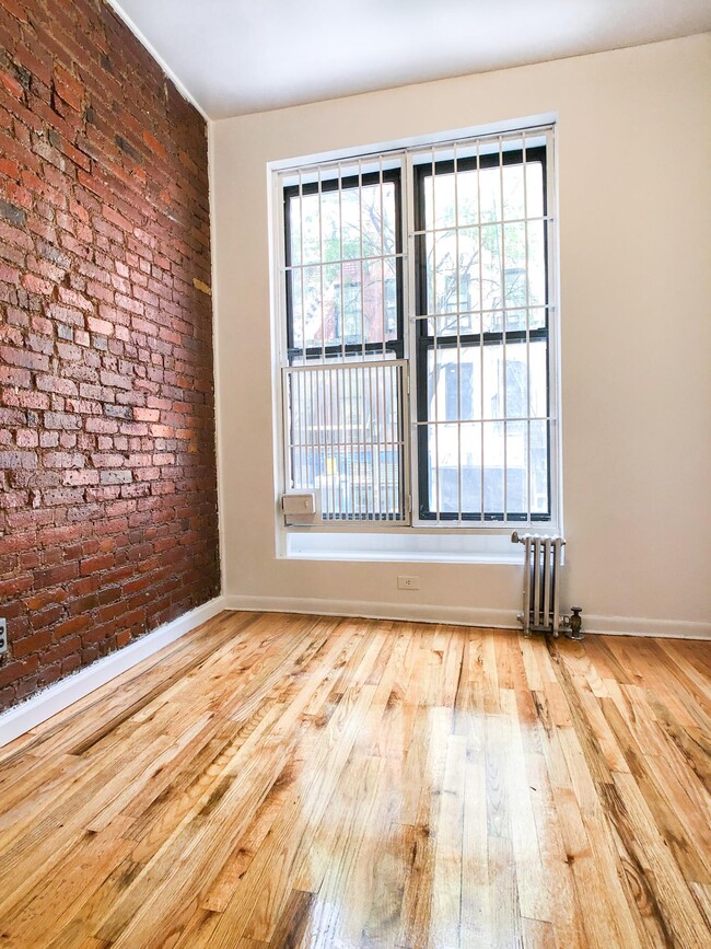 Primary Photo - 40 Clinton St