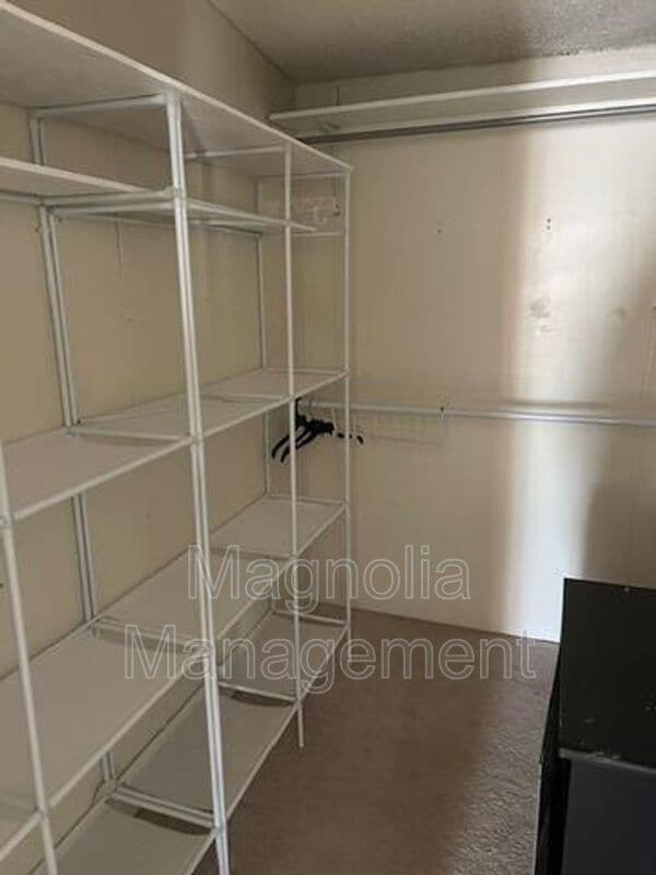 Building Photo - 156 Daffodil Dr