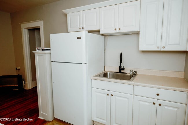 Building Photo - 2309 Wetstein Ave