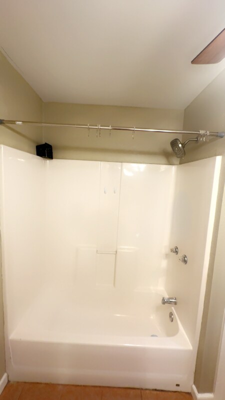 Building Photo - 10842 Knollwood Dr